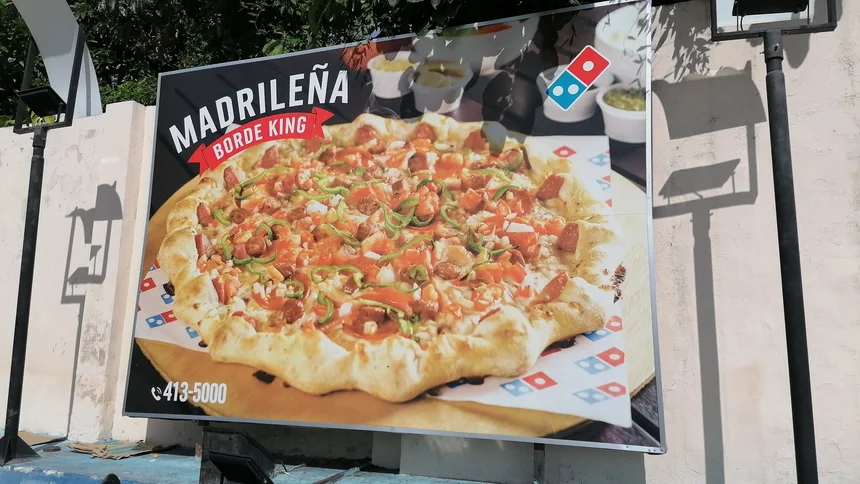 Cartelera Borde King de Domino's