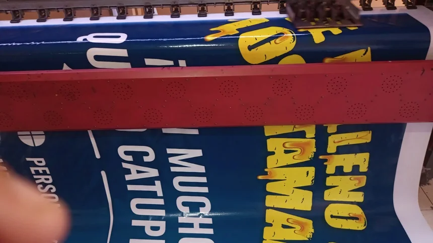 Detalle de lona recién impresa